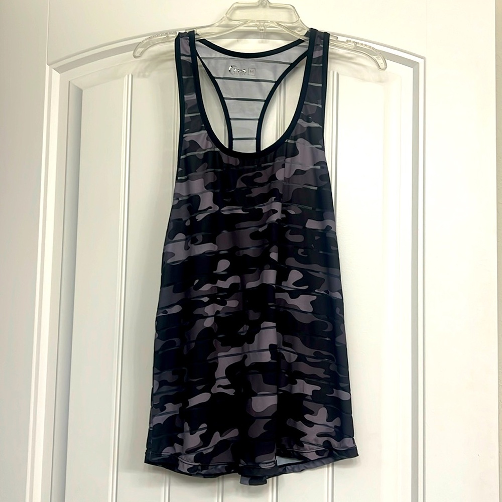 Zyia camouflage tank
